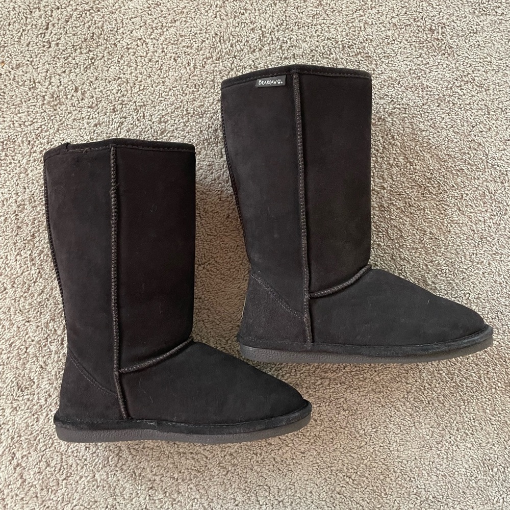 LIKE NEW Bearpaw boots